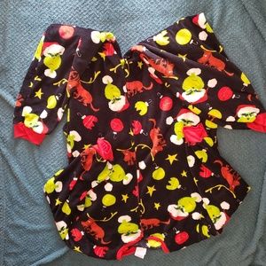 universal studio Intimates & Sleepwear - Rare Universal studios the grinch pajamas universal studio Intimates & Sleepwear - Rare Universal studios the grinch pajamas
